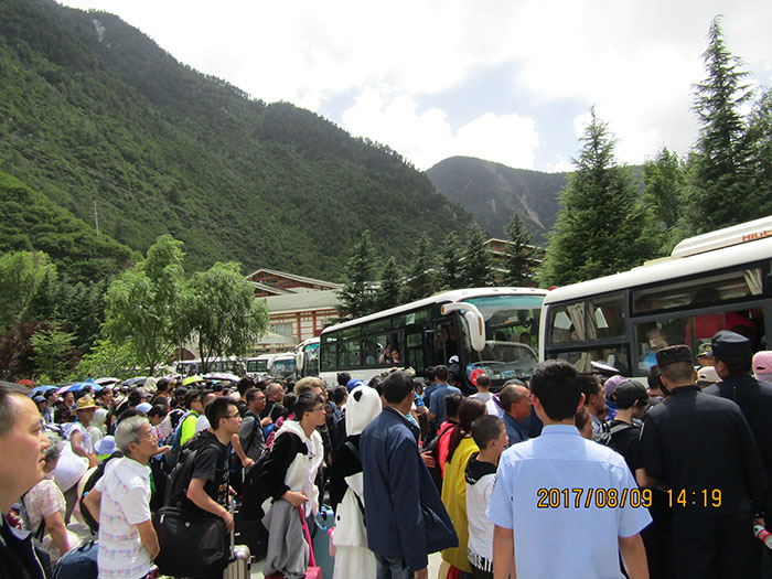 前往九寨溝抗震救災輸送旅客