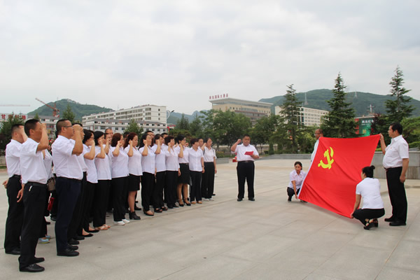 隴運(yùn)集團(tuán)公司黨委開展慶祝建黨97周年“緬懷先烈，砥礪奮進(jìn)”主題黨日活動