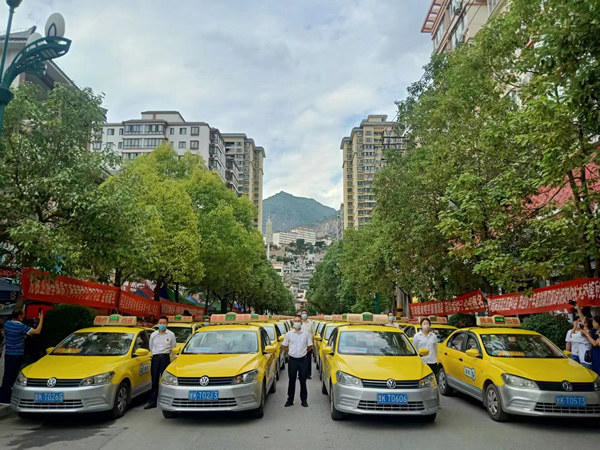 “愛心送考、奉獻(xiàn)社會”---隴運(yùn)集團(tuán)在行動